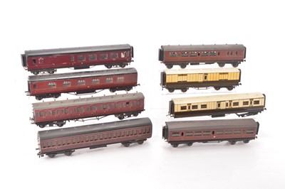 Lot 801 - Scratch and Commercial 0 Gauge group of passenger coaches (8)