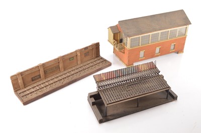 Lot 807 - Bassett Lowke or similar large scale (Gauge 1) Wooden Signal box and 0 Gauge display (2)
