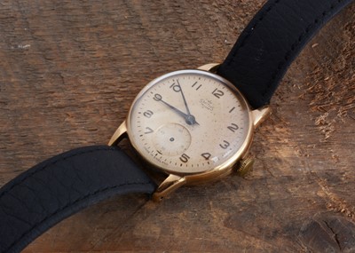 Lot 189 - A circa 1960s deluxe Smiths manual wind 9ct gold cased wrist watch