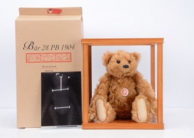 Lot 39 - A Steiff limited edition 28 PB 1904 replica teddy bear