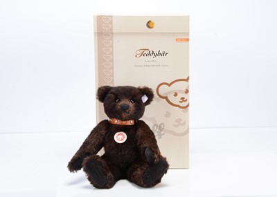 Lot 305 - A Steiff limited edition teddy bear