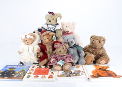 Lot 358 - A selection of collectors and manufactured teddy bears
