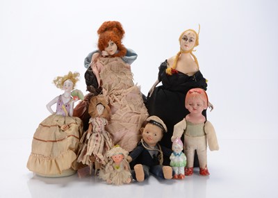 Lot 470 - Various dolls