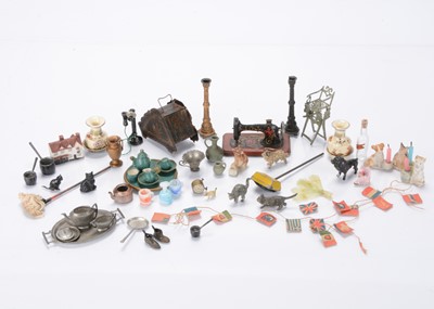 Lot 485 - Dolls' house chattels