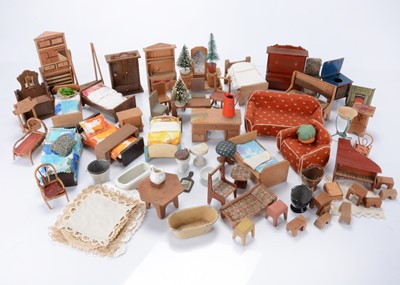 Lot 486 - A quantity of 1900 to 1930s dolls' house furniture