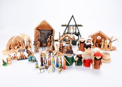 Lot 518 - Recent Nativity sets