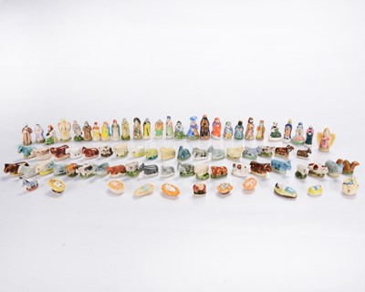 Lot 521 - Over two hundred porcelain French Epiphany figures (Fevres des Roi's)