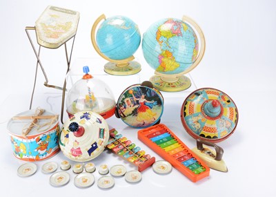 Lot 550 - Various tin toys