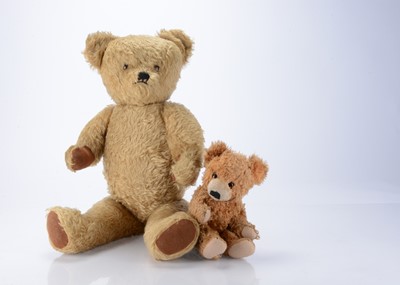 Lot 582 - A large post-war teddy bear