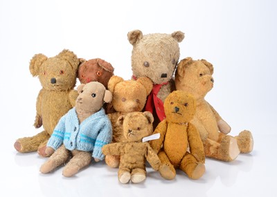 Lot 589 - Seven art silk teddy bears