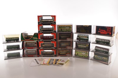 Lot 91 - Corgi Original Omnibus 1:76 Scale Vintage London Transport and London Area Single and Double Deck Buses and Support Vehicles (23)