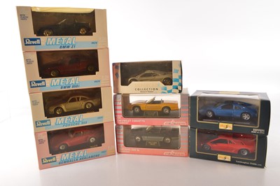 Lot 141 - 1:24 Scale Vintage and Modern Cars (9)