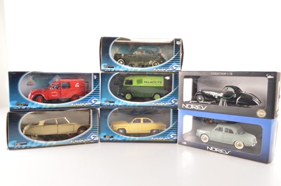 Lot 216 - 1:18 Scale Pre and Postwar Continental Cars and Vans (7)