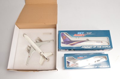 Lot 420 - 1:200 Scale Aviation 200 and Skymarks Kit Aircraft Models (3)