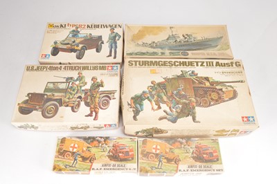 Lot 483 - WWII Military Kits and Figure Packs (6)