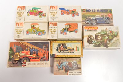 Lot 521 - Vintage Car and Fire Engine Kits (9)