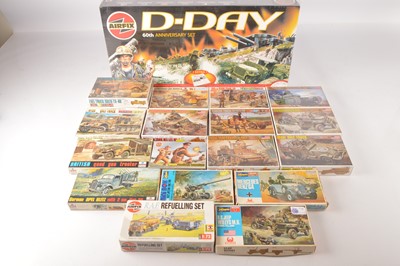 Lot 532 - 1:72 Scale Military Kits and Figures (19)