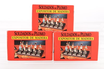 Lot 790 - 3 X Soldados de Plomo expositor de madera - wooden display plinths for lead soldiers for use with the circular base soldiers in the previous lot
