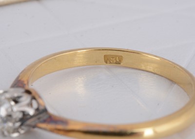 Lot 7 - An 18ct gold diamond solitaire