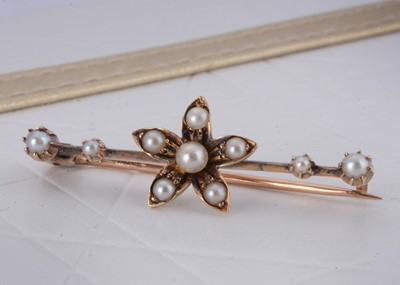 Lot 16 - An Edwardian gold and seed pearl bar brooch
