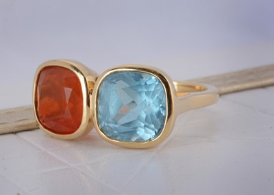 Lot 21 - A contemporary 18ct gold ring by Cassandra Goad