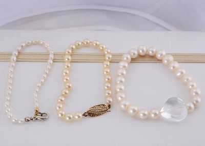 Lot 25 - Three cultured pearl bracelets