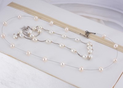 Lot 30 - A cultured pearl and silver necklace