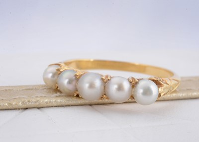 Lot 36 - An early 20th Century Scottish five pearl dress ring