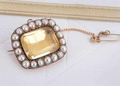 Lot 39 - An early 19th Century cushion shaped pearl and foil backed mourning brooch