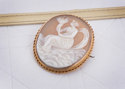 Lot 50 - A 19th Century carved shell cameo brooch