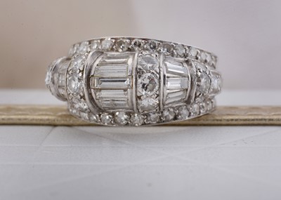 Lot 62 - An art deco platinum diamond dress ring