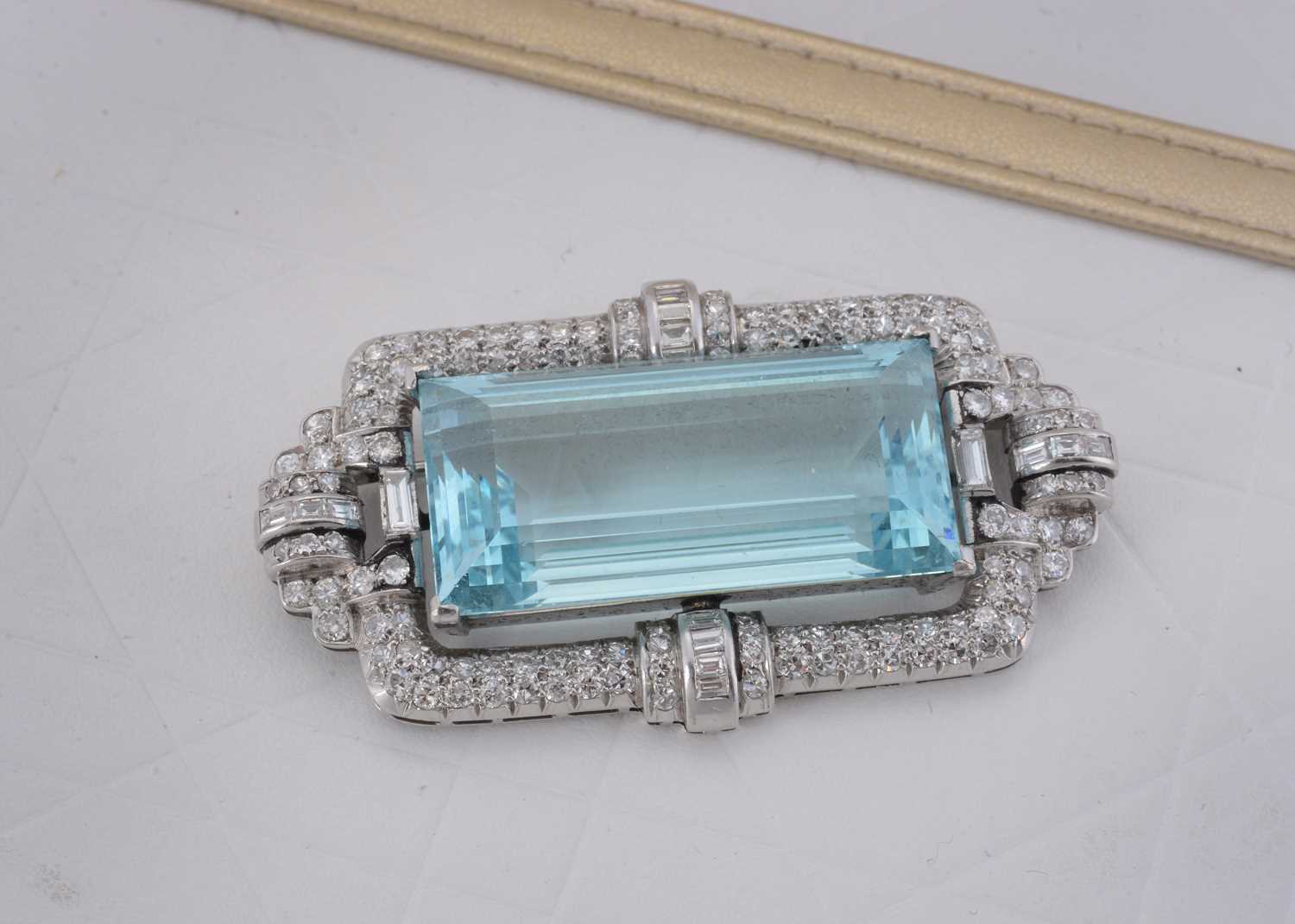 Lot 64 - A large art deco aquamarine, diamond and platinum set brooch