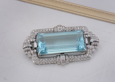 Lot 64 - A large art deco aquamarine, diamond and platinum set brooch