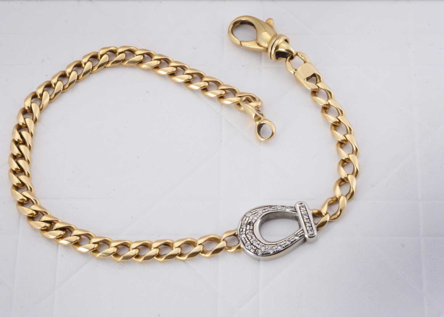 Lot 70 - An 18ct gold curb link bracelet