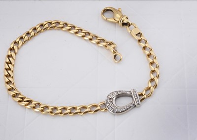 Lot 70 - An 18ct gold curb link bracelet
