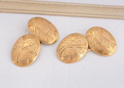 Lot 87 - A pair of 18ct gold oval cufflinks united by a large oval link