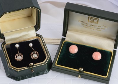 Lot 93 - A pair of platinum and coral stud earrings