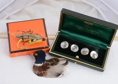 Lot 96 - A pair of rock crystal 'Essex Intaglio' reverse engraved and gold cufflinks