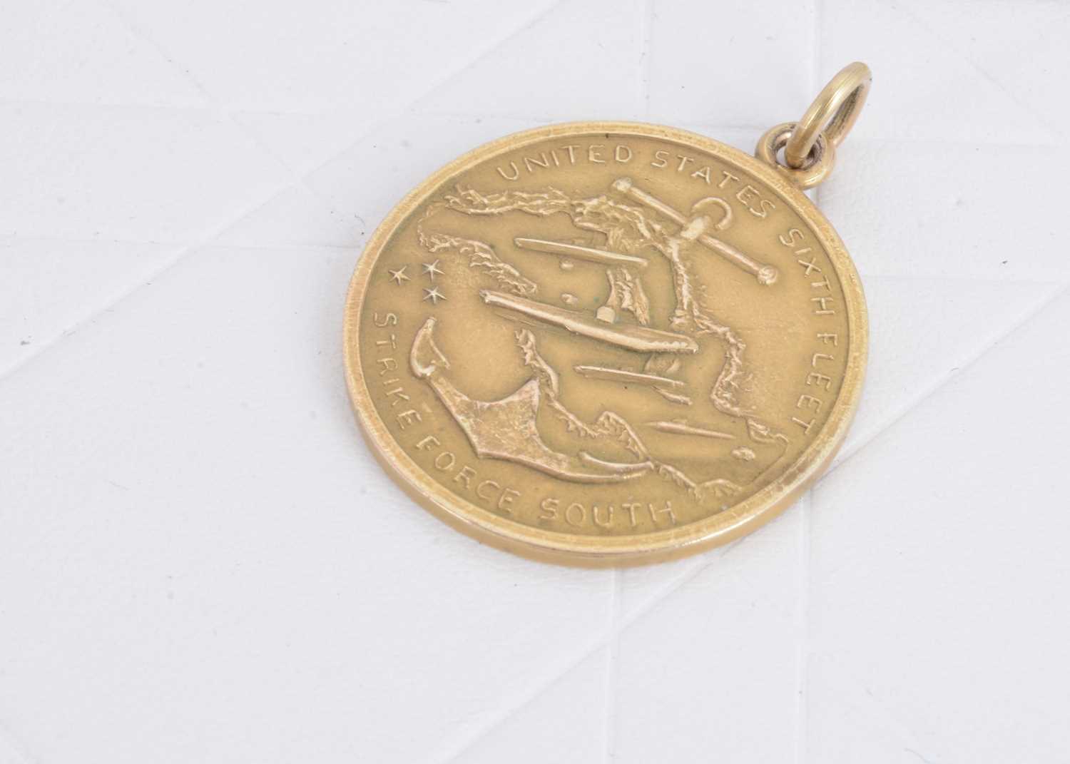 Lot 101 - An American commemorative 10k medallion