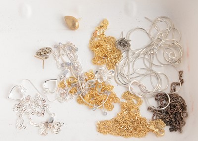 Lot 102 - A 15ct gold and seed pearl necklace