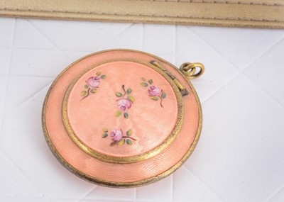 Lot 104 - An Edwardian gilt metal and guilloche enamel circular locket