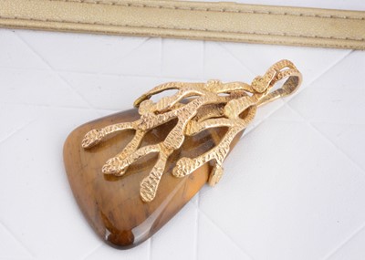 Lot 109 - A 1970s 9ct gold tiger's eye pendant
