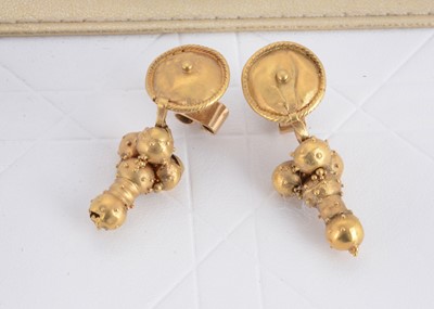 Lot 112 - A pair of yellow metal etruscan style earrings