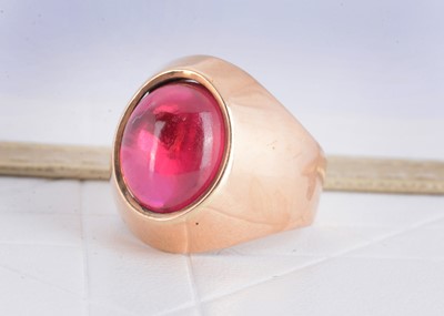 Lot 115 - A continental 14k marked cabochon synthetic ruby signet ring