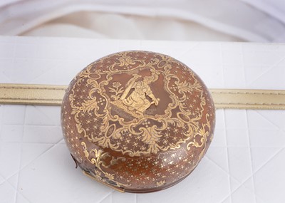 Lot 117 - An 18th Century horn and gold inlaid pique work snuff box