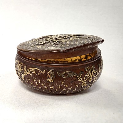 Lot 117 - An 18th Century horn and gold inlaid pique work snuff box