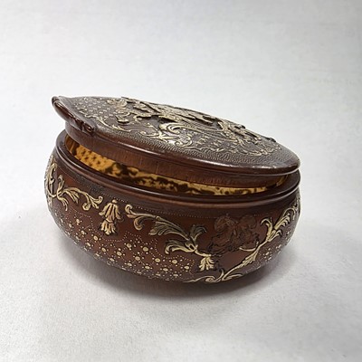 Lot 117 - An 18th Century horn and gold inlaid pique work snuff box