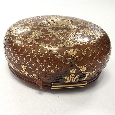 Lot 117 - An 18th Century horn and gold inlaid pique work snuff box