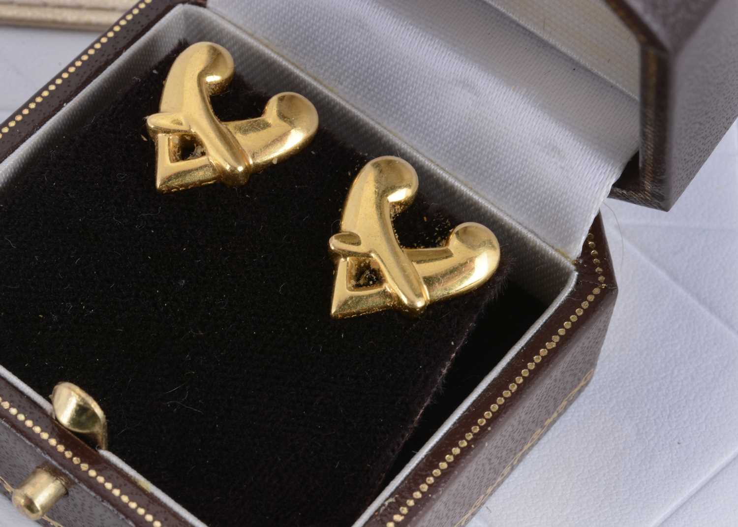 Lot 118 - A pair of Boodles 18ct gold 'Hug' ear studs