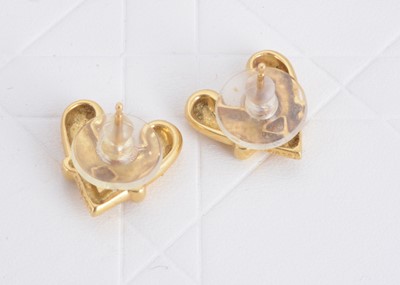 Lot 118 - A pair of Boodles 18ct gold 'Hug' ear studs